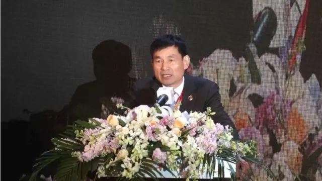 中国无缝墙布十周年峰会，新丝路白璧韩明海获唯一殊荣