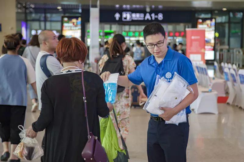 您好，欢迎乘坐“新丝路白璧”号高铁列车！